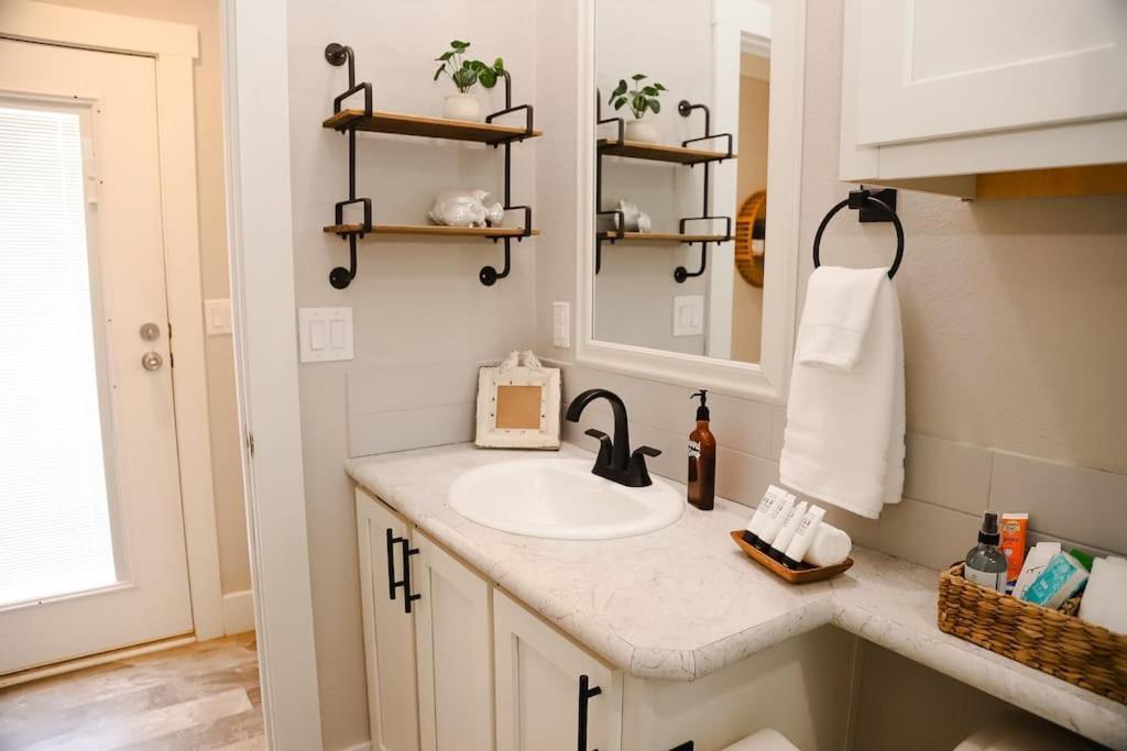 הוילה Pottsboro The Little Getaway-Sleeps 4, Firepit, Pet Friendly מראה חיצוני תמונה